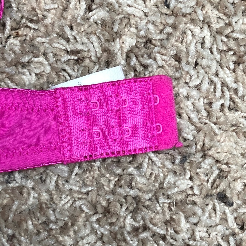 Jessica Simpson bra - Picture 3 of 7